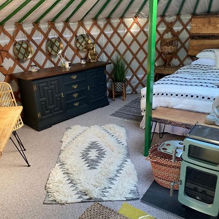 O Dan Y Coed Luxury Yurt With Hot Tub Hotel Chwilog Buitenkant foto
