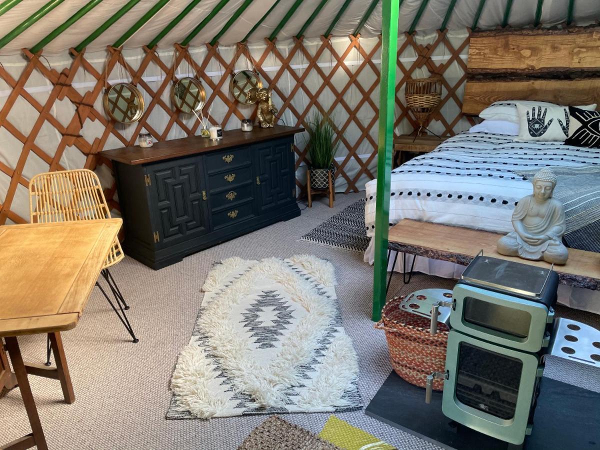 O Dan Y Coed Luxury Yurt With Hot Tub Hotel Chwilog Buitenkant foto