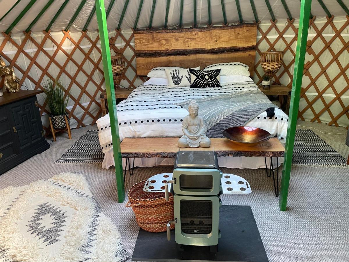 O Dan Y Coed Luxury Yurt With Hot Tub Hotel Chwilog Buitenkant foto