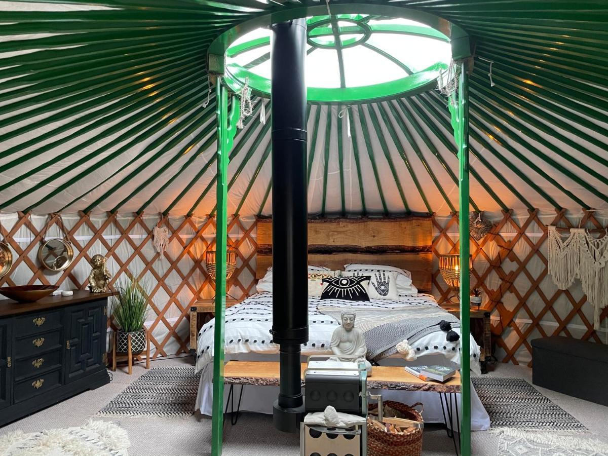 O Dan Y Coed Luxury Yurt With Hot Tub Hotel Chwilog Buitenkant foto