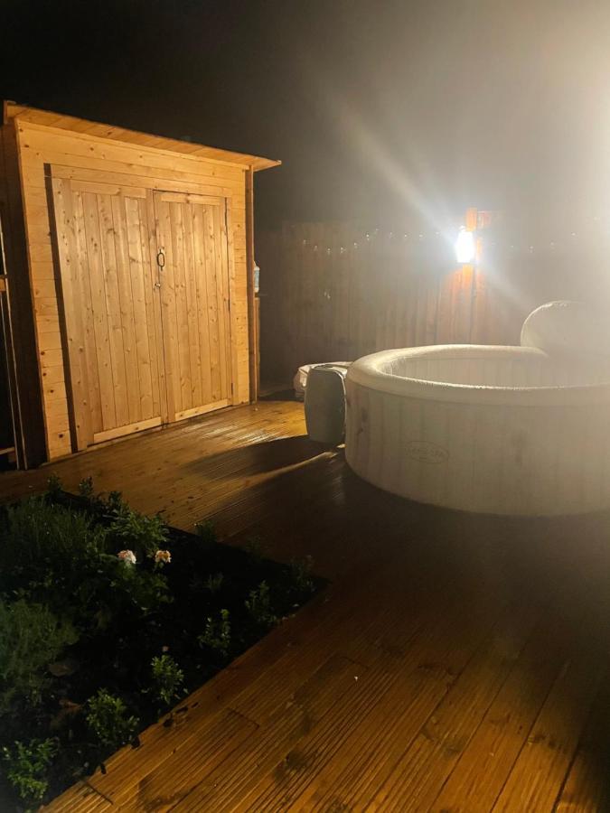O Dan Y Coed Luxury Yurt With Hot Tub Hotel Chwilog Buitenkant foto